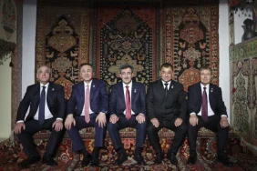 turkiye-cumhurbaskani-yardimcisi-yilmaz-ile-basbakan-ustel-azerbaycan-milli-hali-muzesini-ziyaret-et.webp