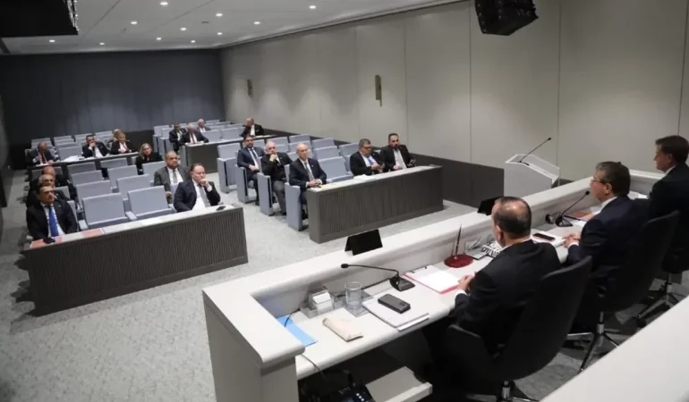 ubp-grup-toplantisindan-geri-adim-hp-yasasi-komiteye-cekiliyor.webp.webp