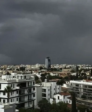 221225ci8t5ui-p-guney-kibris-yagmur-firtina-hava-sari-alarm.jpg