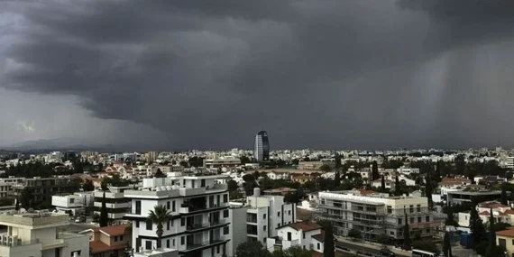 221225ci8t5ui-p-guney-kibris-yagmur-firtina-hava-sari-alarm.jpg