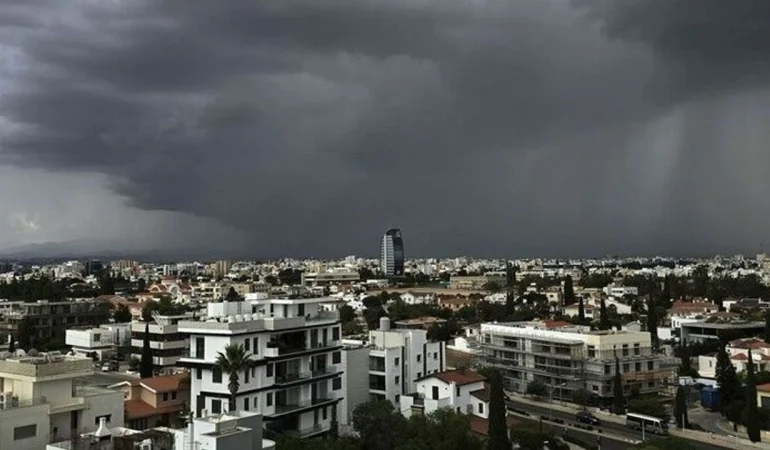 221225ci8t5ui-p-guney-kibris-yagmur-firtina-hava-sari-alarm.jpg
