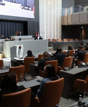meclis-14-saatlik-toplantisini-tamamlayarak-yaz-tatiline-girdi.jpg