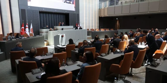 meclis-14-saatlik-toplantisini-tamamlayarak-yaz-tatiline-girdi.jpg