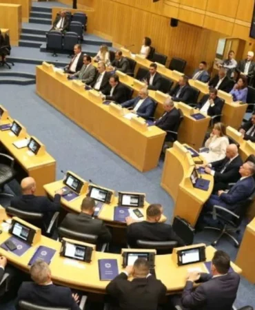 rum-meclisinde-komite-dagilimi-yapildi-bosta-kalan-komiteler-elama-verildi.JPG