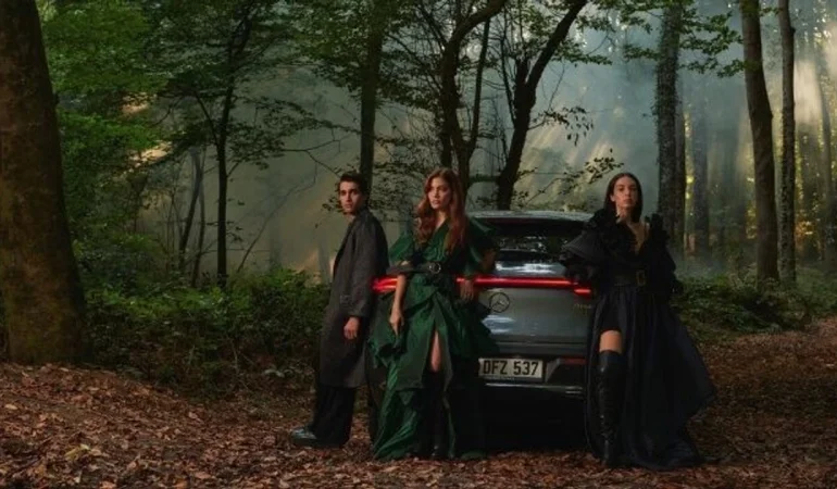 ozlem-suer-ilkbahar-yaz-2021-koleksiyonunu-mercedes-benz-fashion-week-istanbulda-tanitti.jpeg