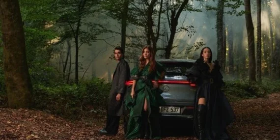 ozlem-suer-ilkbahar-yaz-2021-koleksiyonunu-mercedes-benz-fashion-week-istanbulda-tanitti.jpeg